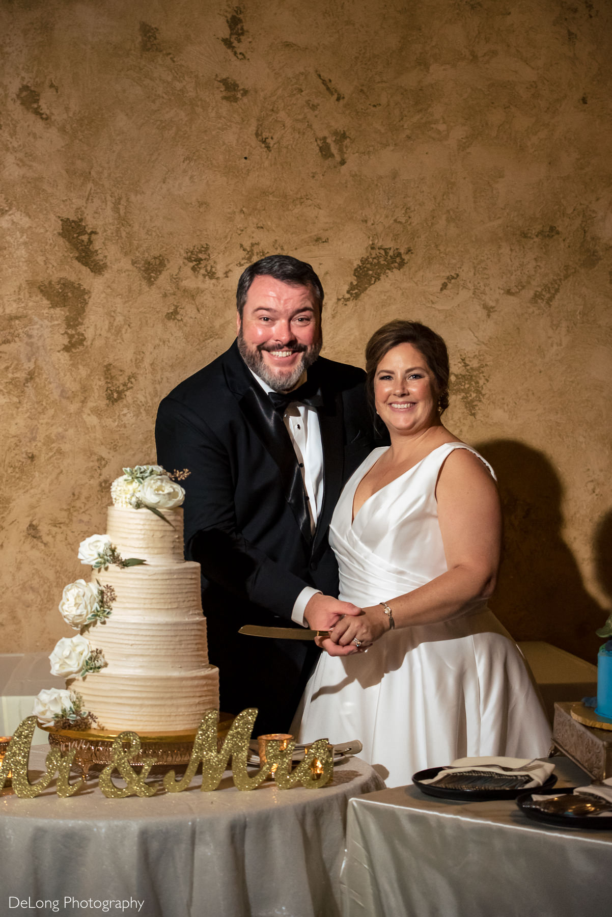 Bride and groom cutting wedding cake at The Club at Longview by Charlotte Wedding Photographers DeLong Photography